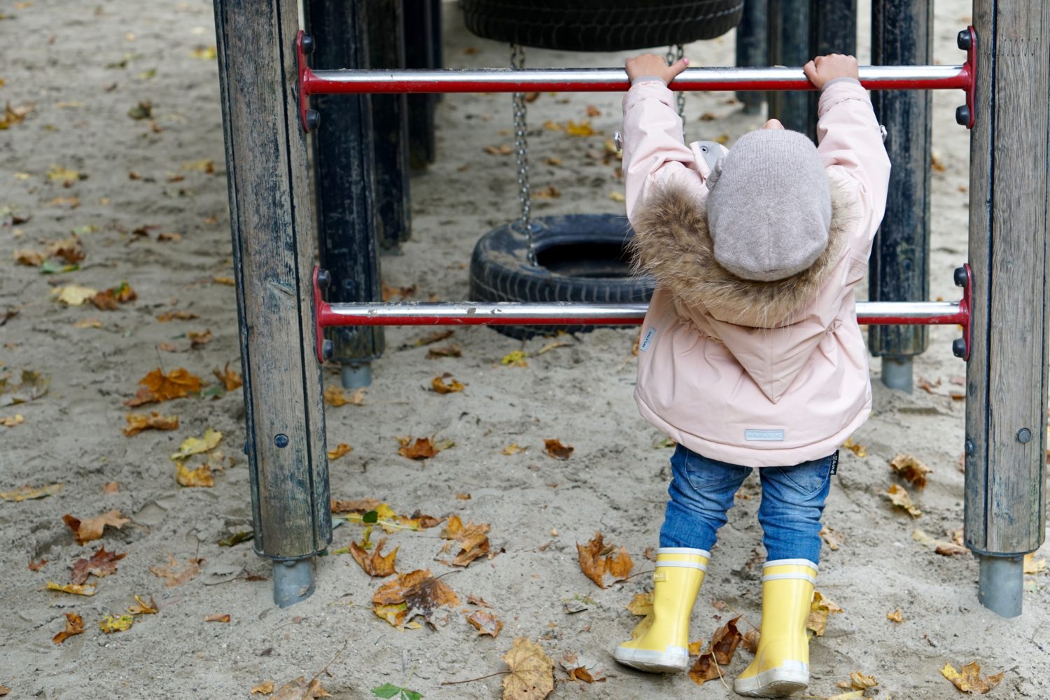 unsere-liebsten-spielplaetze-muenchen-spielplatz-leopoldpark-noch-ein-bisschen-zu-klein