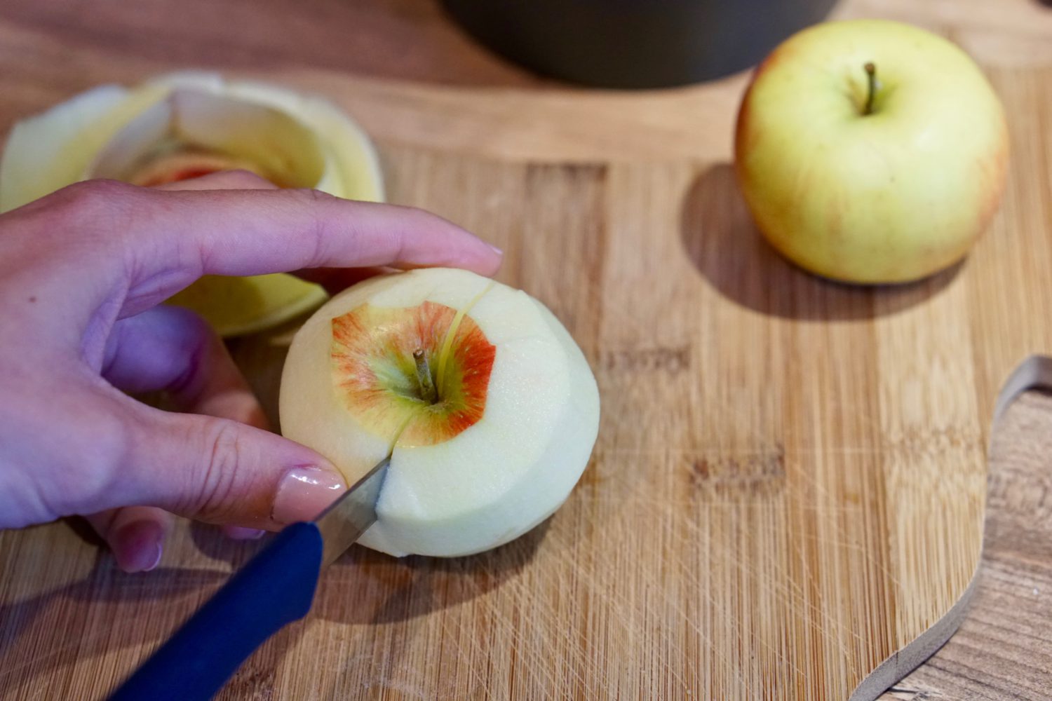 Süße Pfannkuchen - Susamamma's Rezepte, Äpfel schneiden