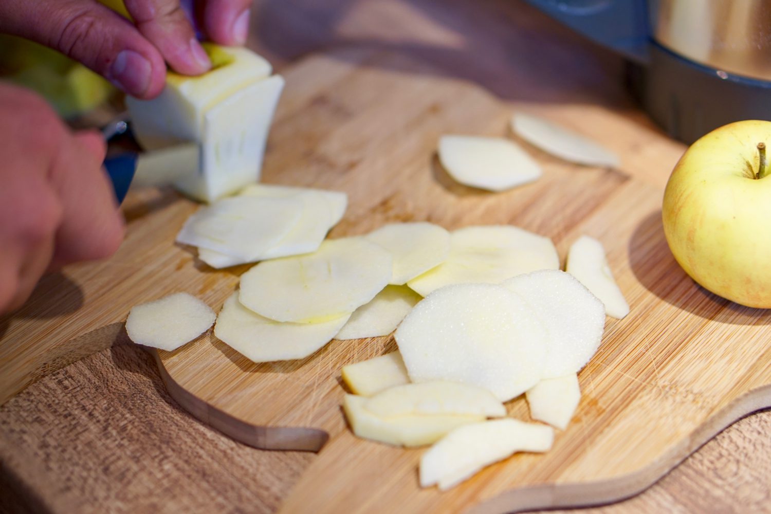 Süße Pfannkuchen - Susamamma's Rezepte, Äpfel dünn geschnitten