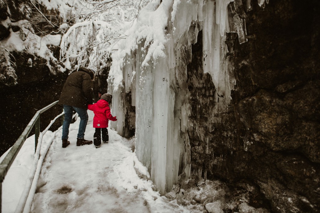 Ein Familienwochenende in Oberstdorf Kleinwalsertal Breitachklamm Papa und Tochter-min