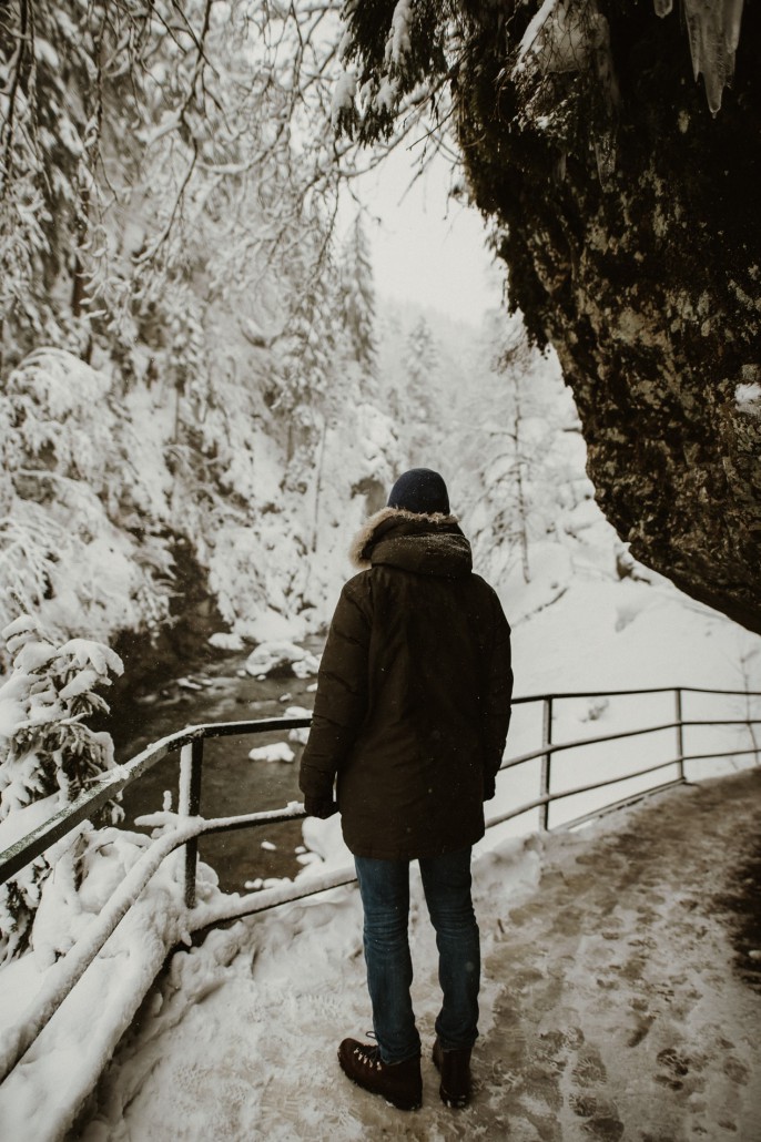 Ein Familienwochenende in Oberstdorf Kleinwalsertal Papa in der Breitachklamm-min