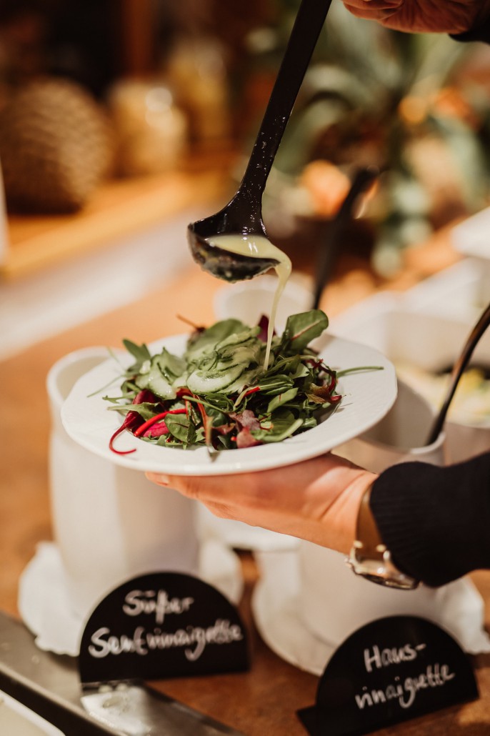 Ein Familienwochenende in Oberstdorf Kleinwalsertal Salat Hotel Viktoria-min