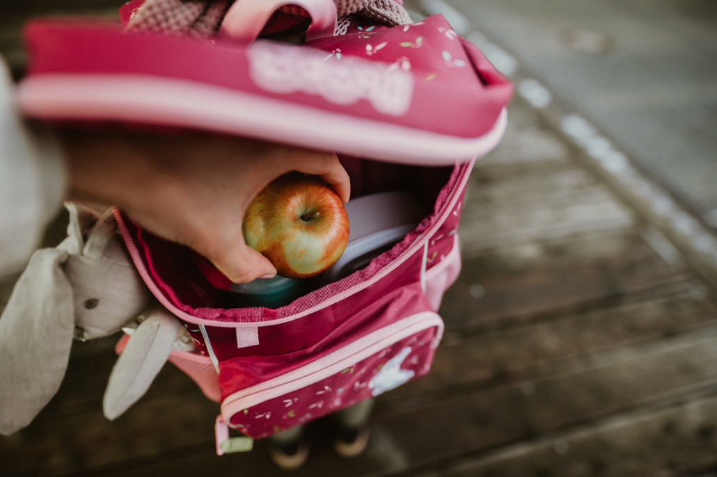 Kindergartenrucksack - Was ist wichtig? Was muss hinein?Detail Scooli Mini-Me 2 Apfel